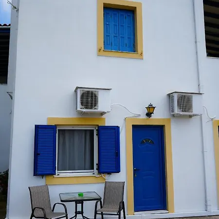 Green Parrot Apartments Fratsia Exterior photo