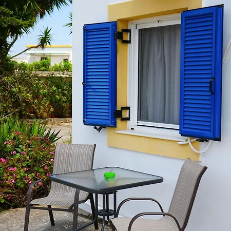 Green Parrot Apartments Fratsia Exterior photo
