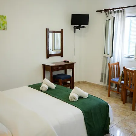 Green Parrot Apartments Fratsia Exterior photo