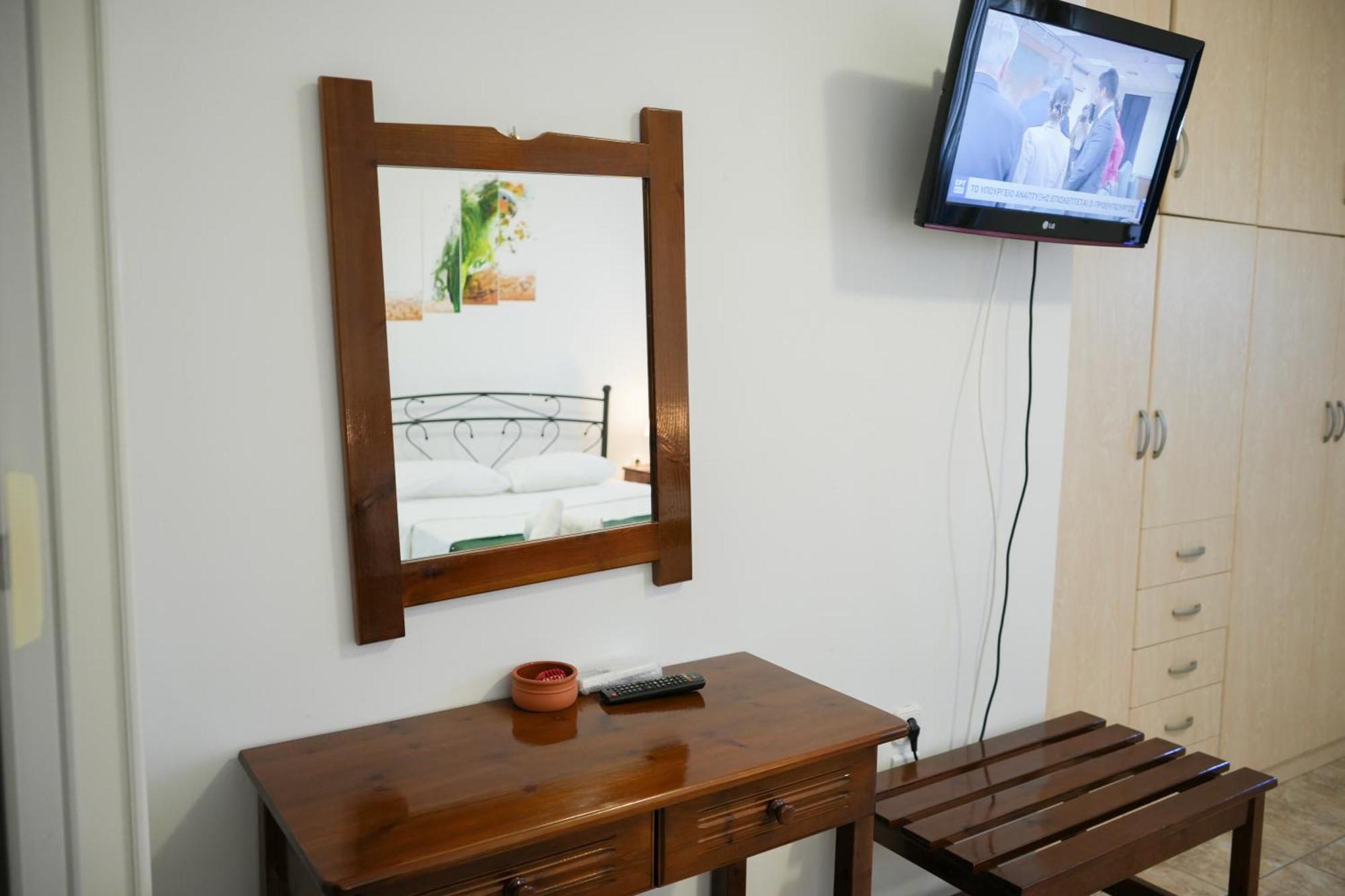 Parrot Holiday home Fratsia